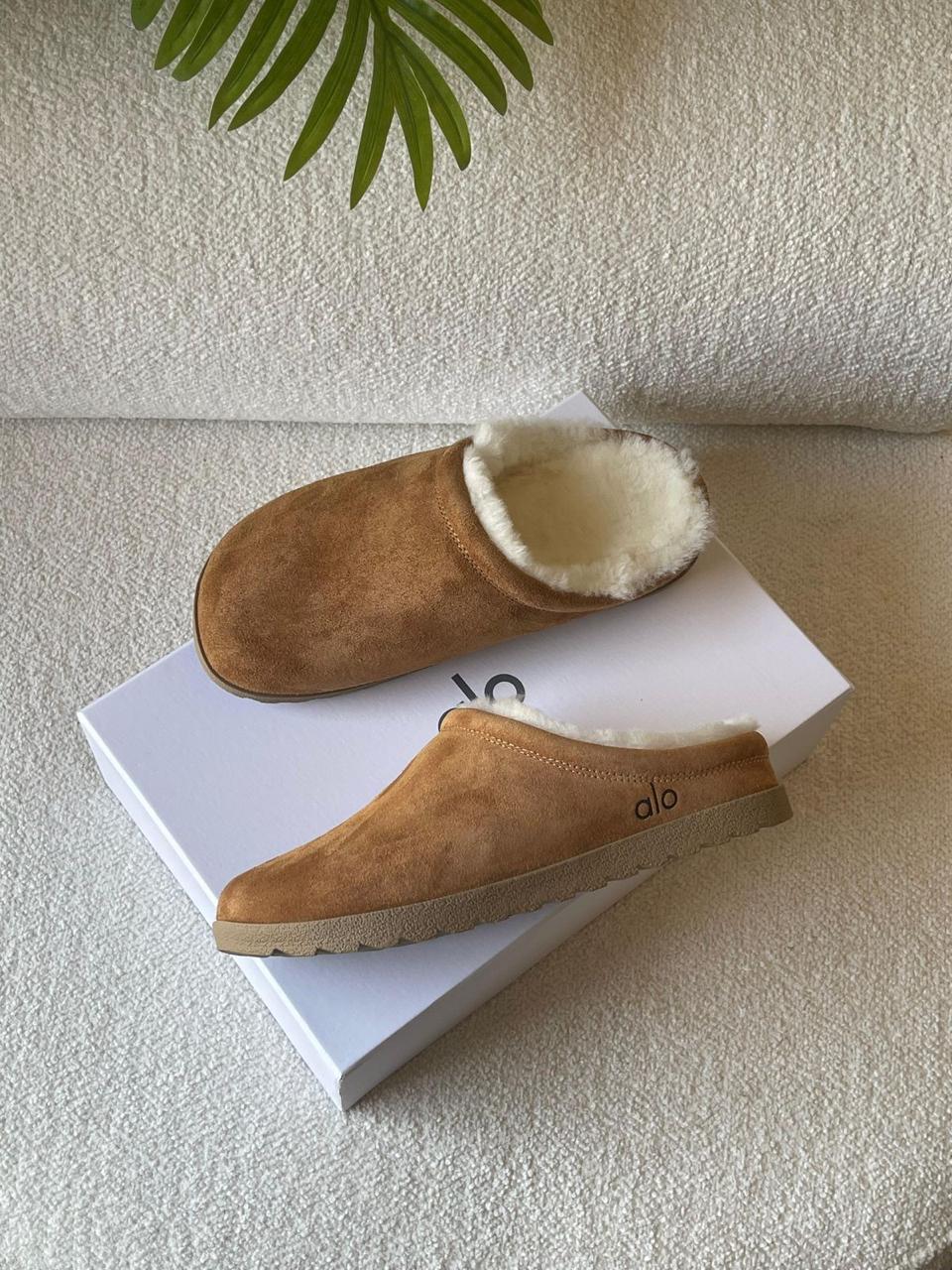 Alo mules with fur