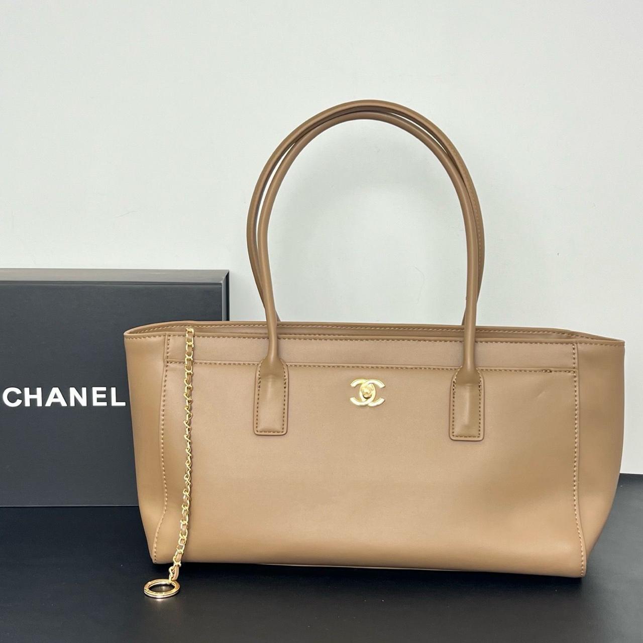 Chanel bag tote