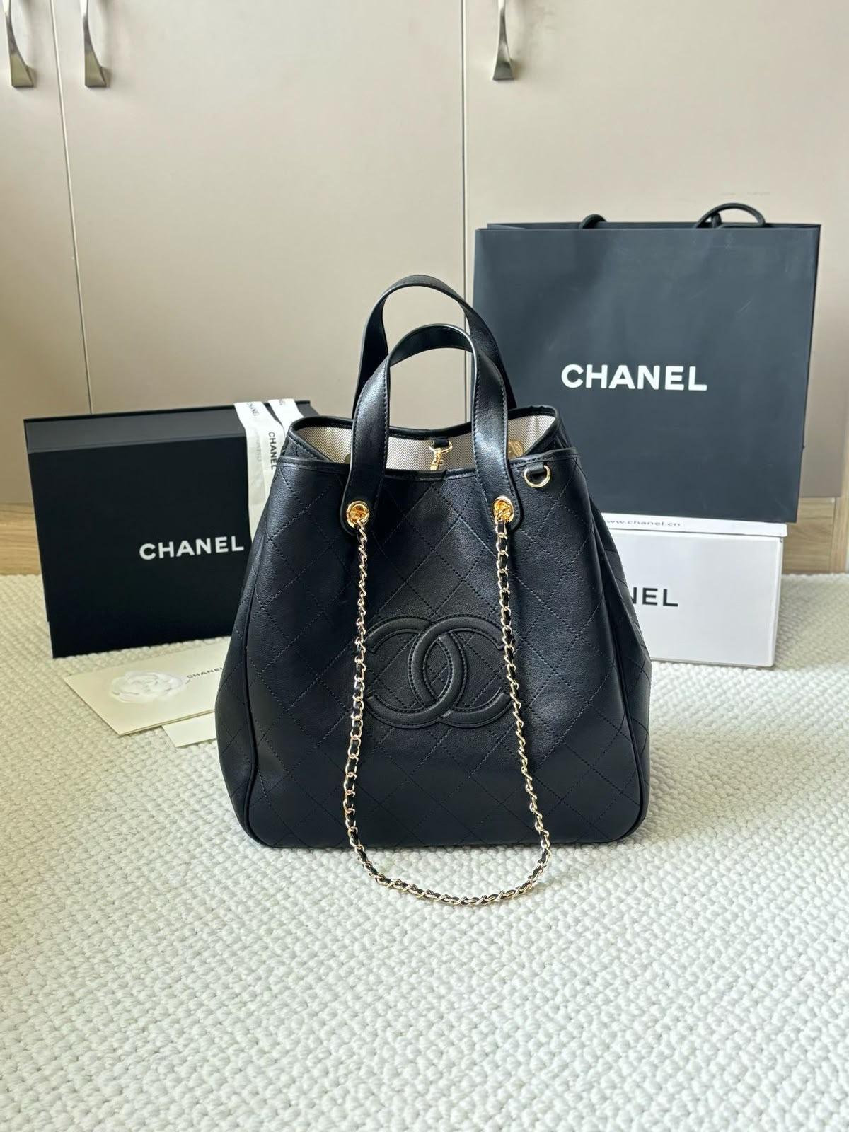 Chanel bag tote