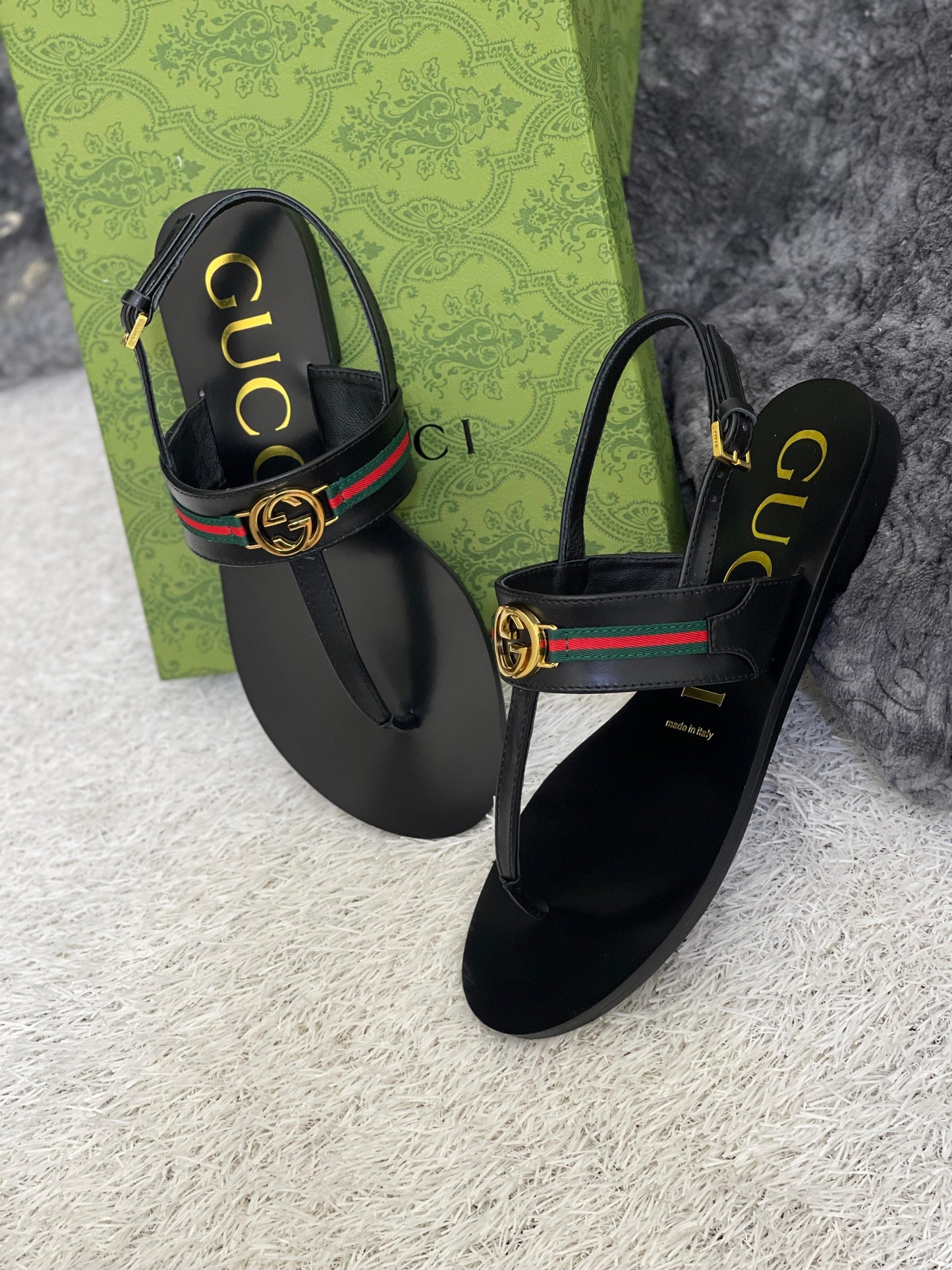 Gucci sandals. - slippers