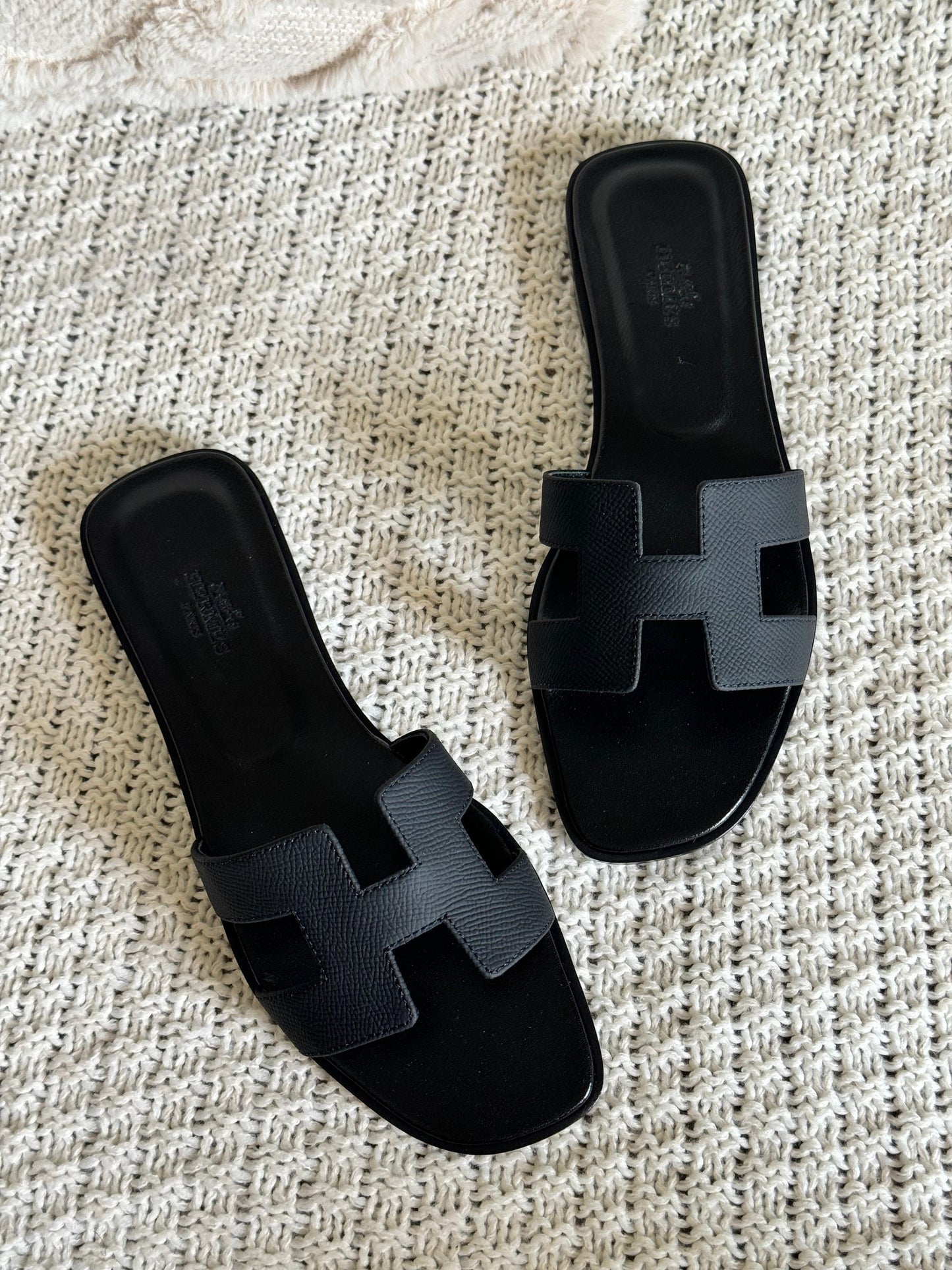 Hermes slippers - black