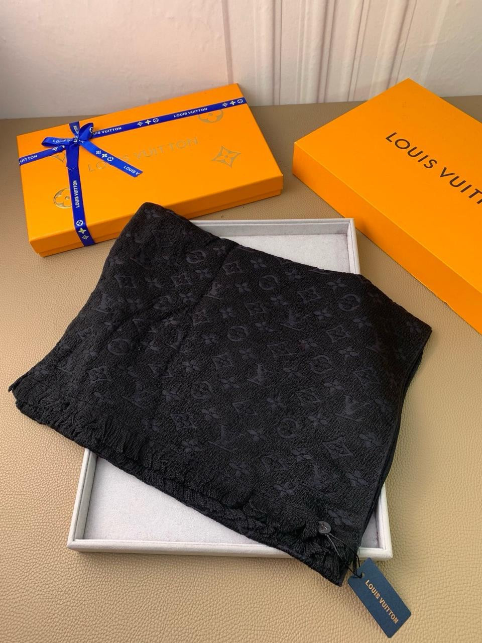 Lv scarf