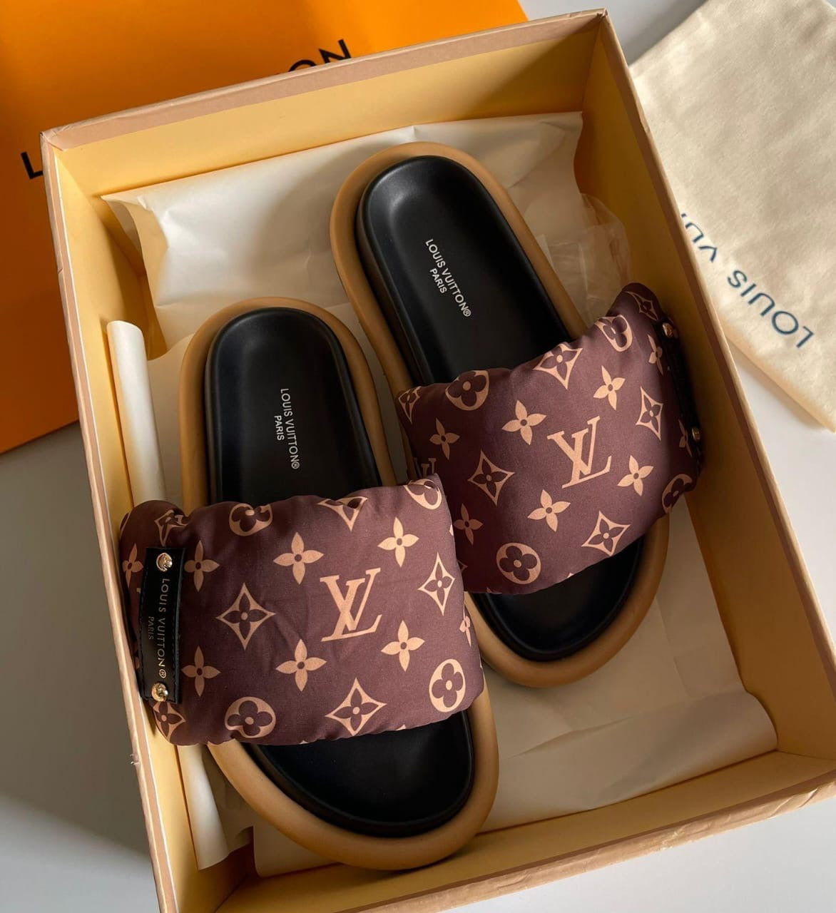 Lv slippers