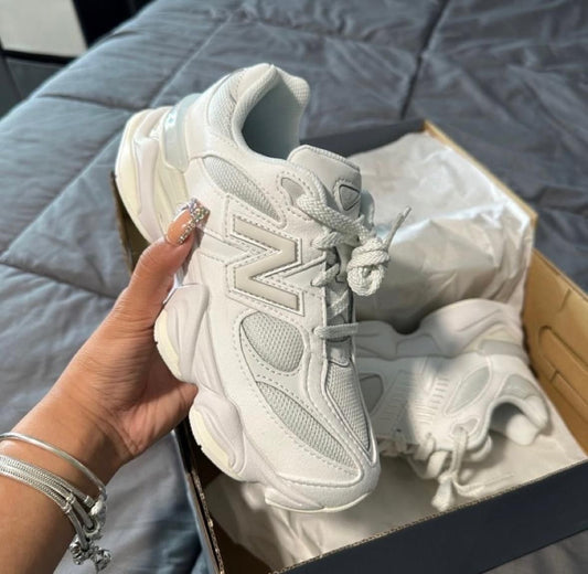 New balance sneakers white