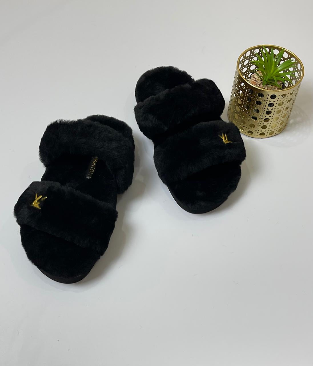 Lv slippers - with fur