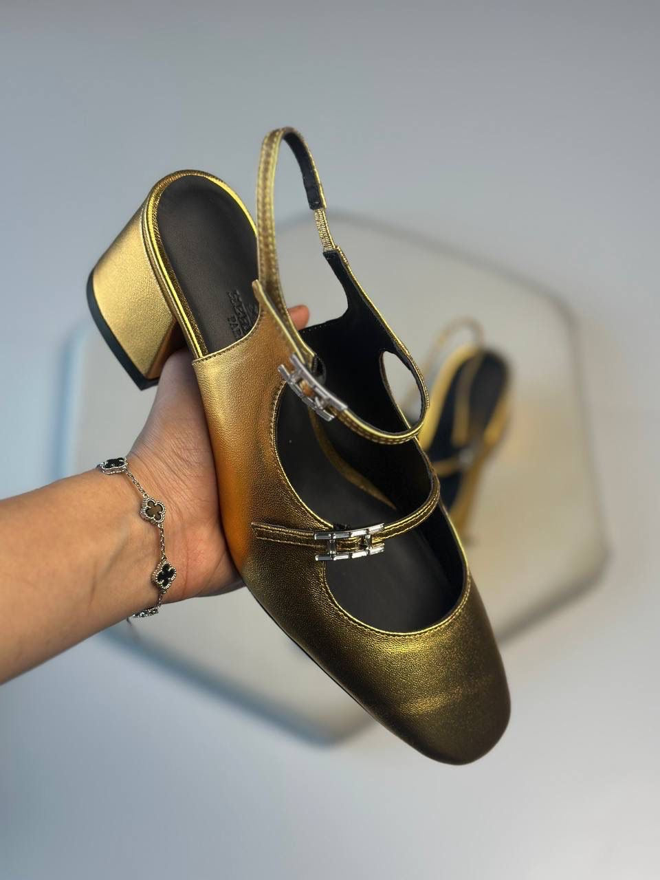 Hermes heels - gold