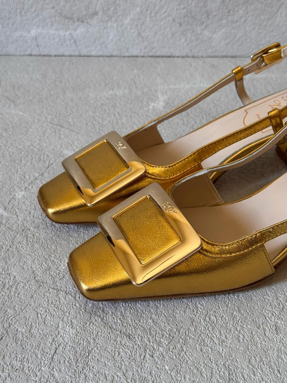 Roger vivier heels - gold