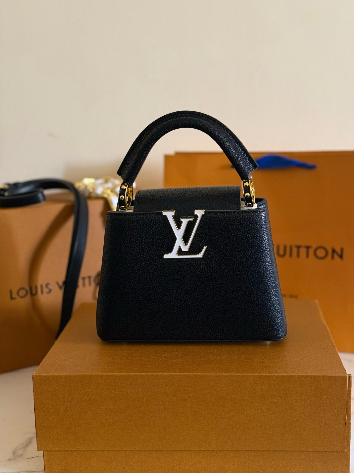 Lv bag capucines