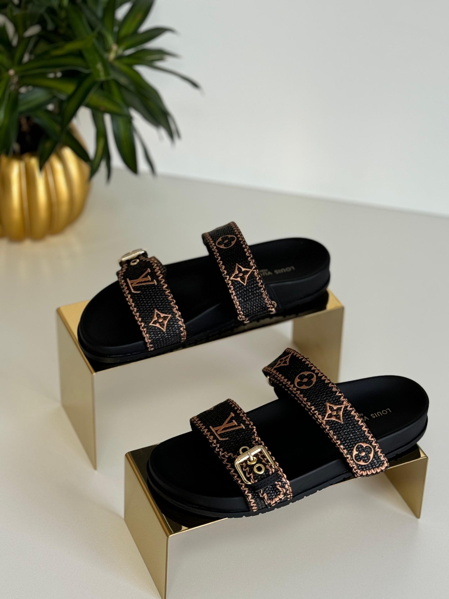 Lv slippers