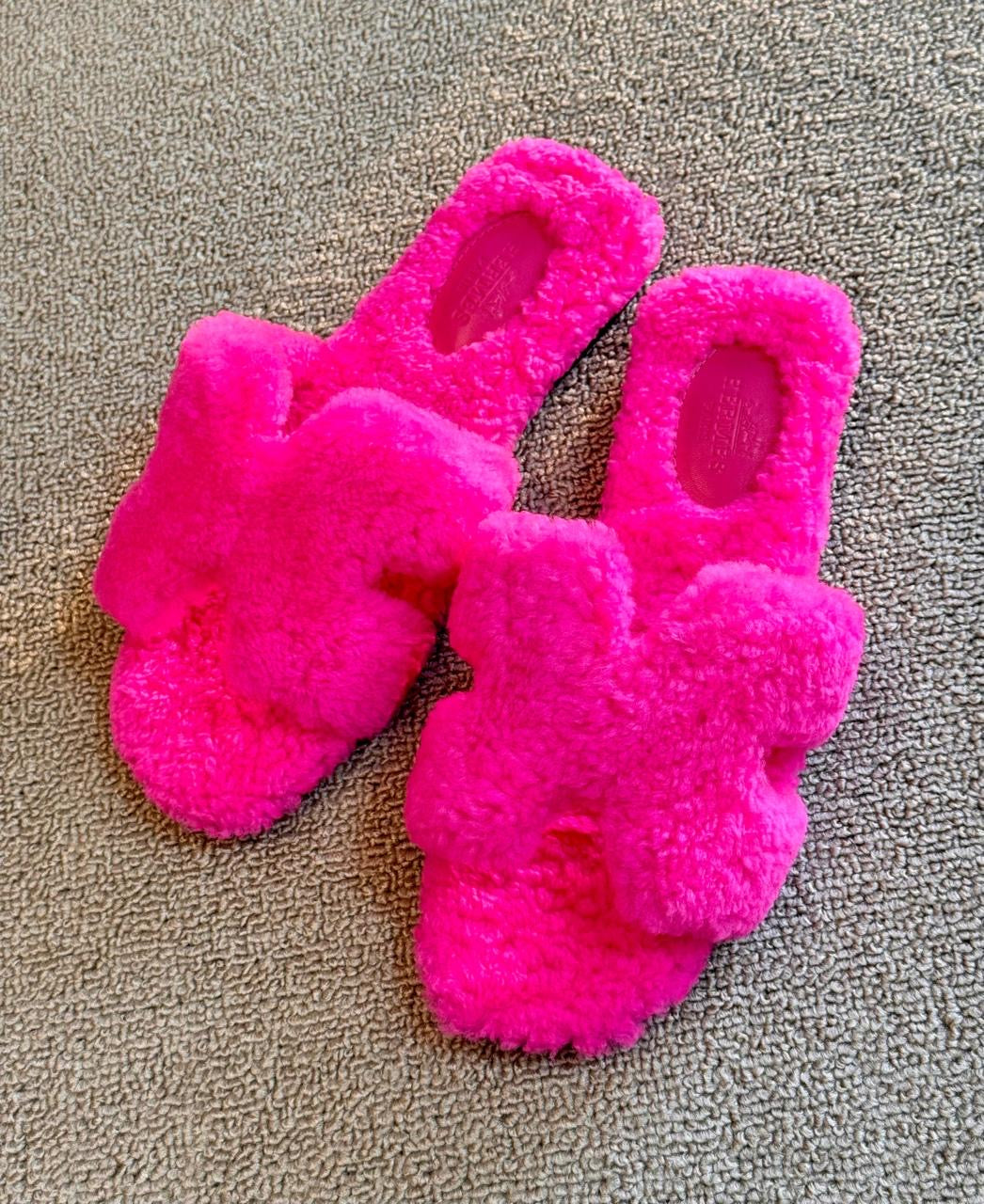 Hermes slippers with fur