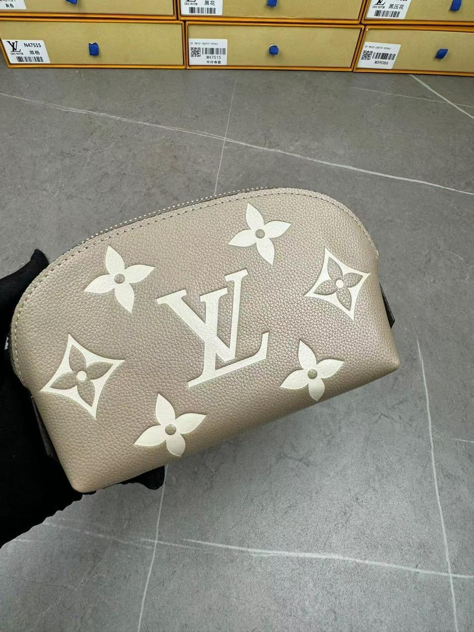 Lv wallet - make up bag
