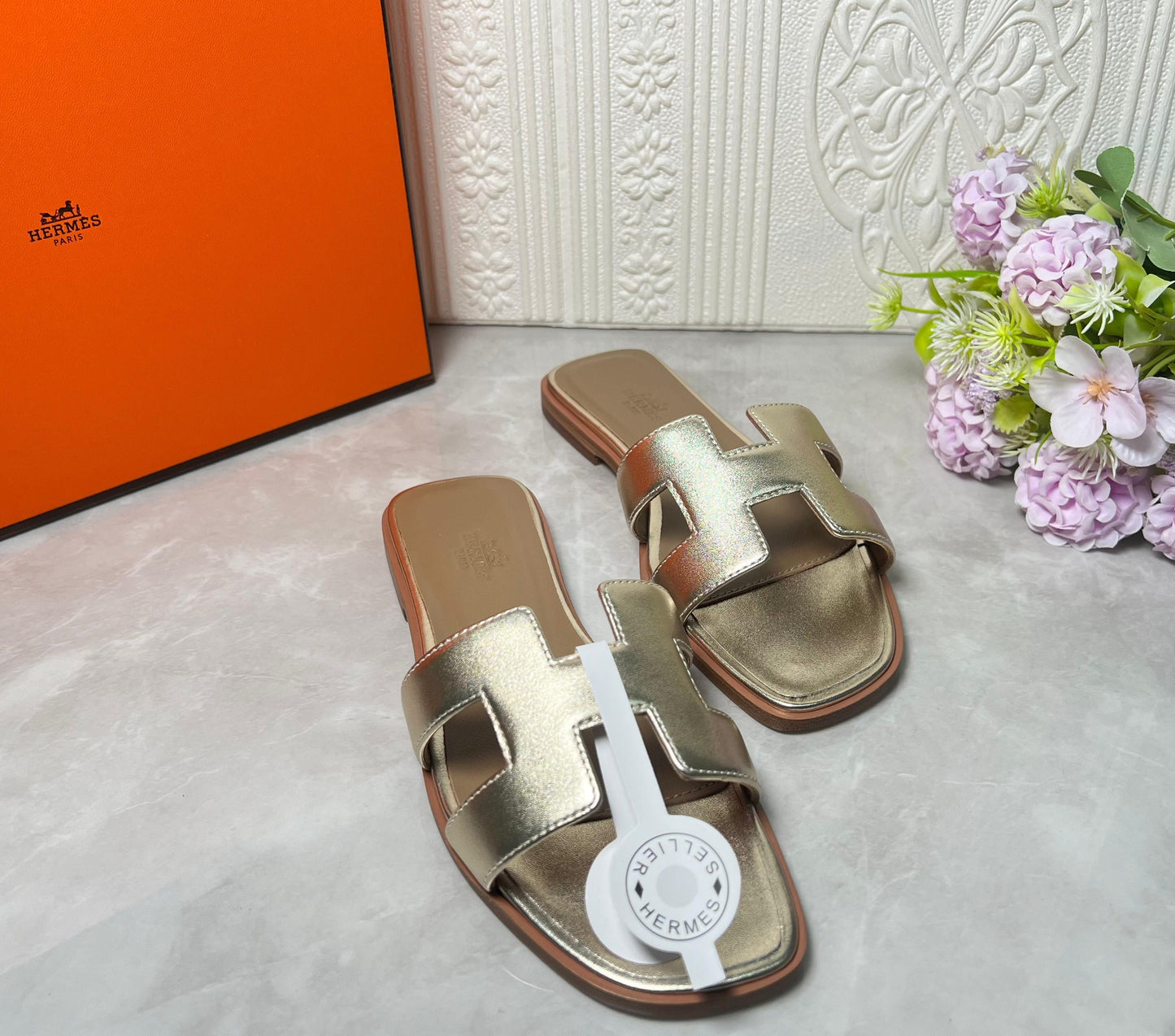 Hermes slippers - gold