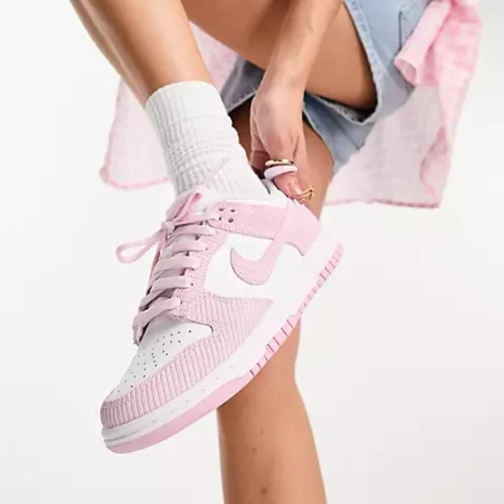 Nike sneakers dunk low