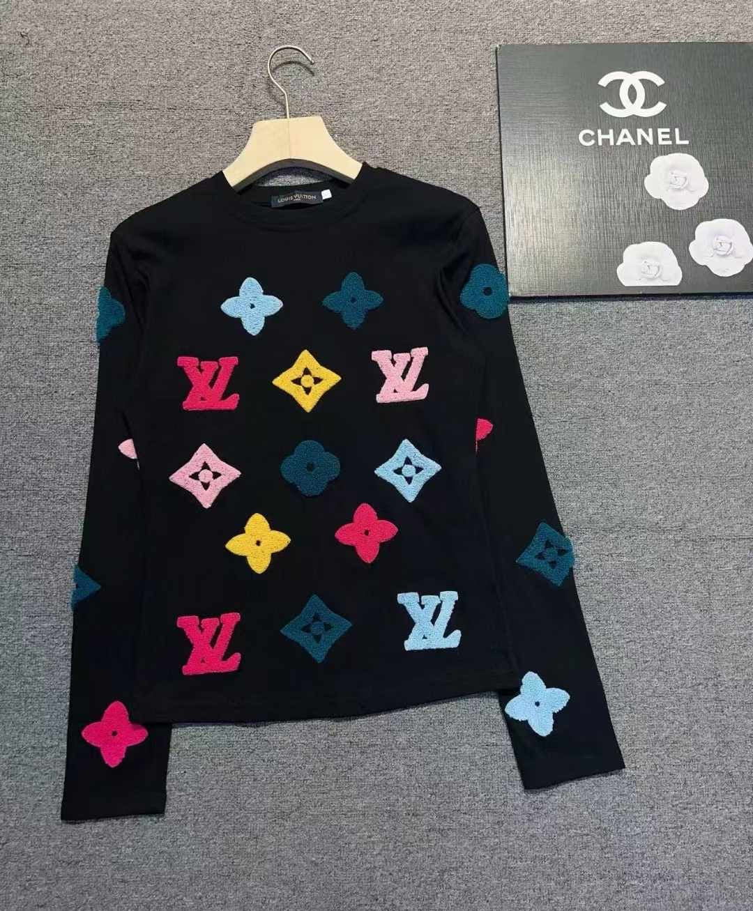 Lv sweater