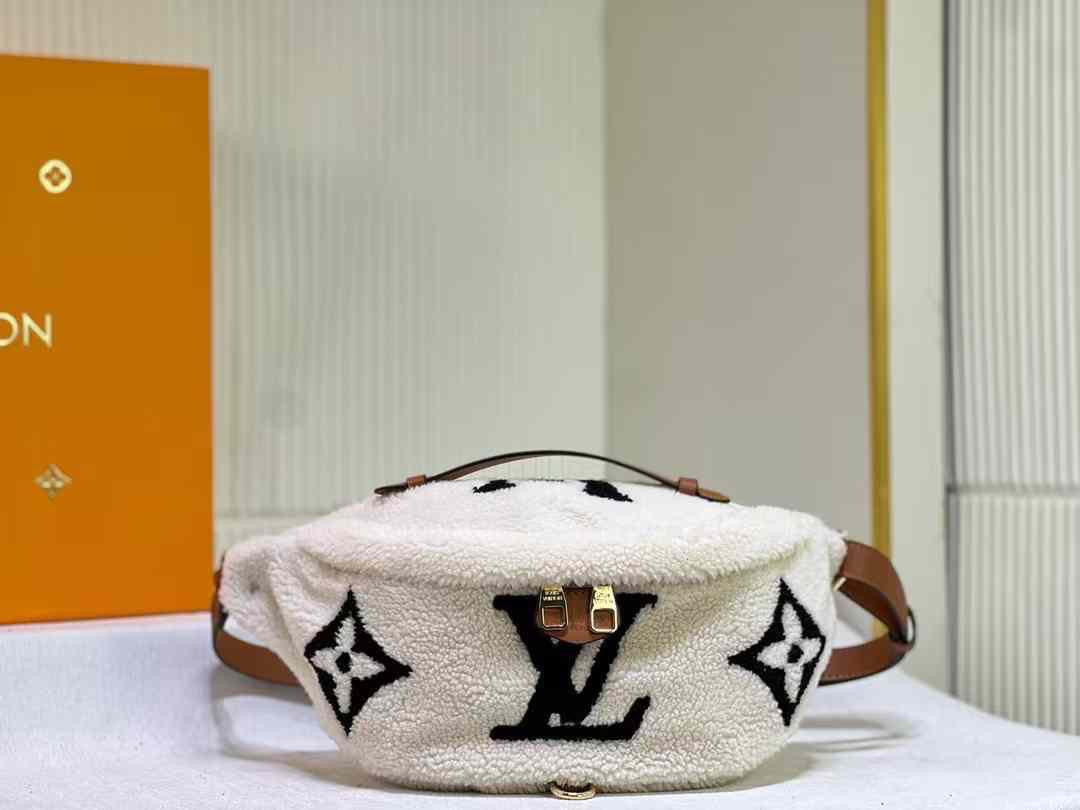 Lv bag - waist bag with fur