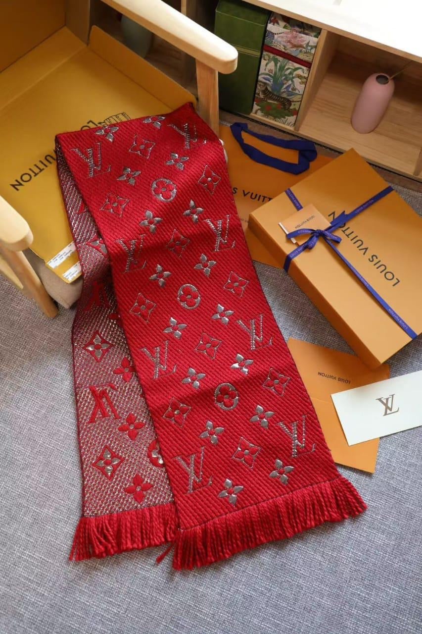 Lv scarf