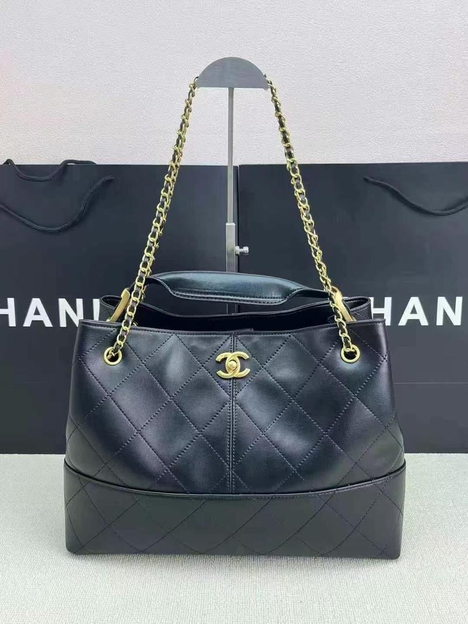 Chanel bag tote