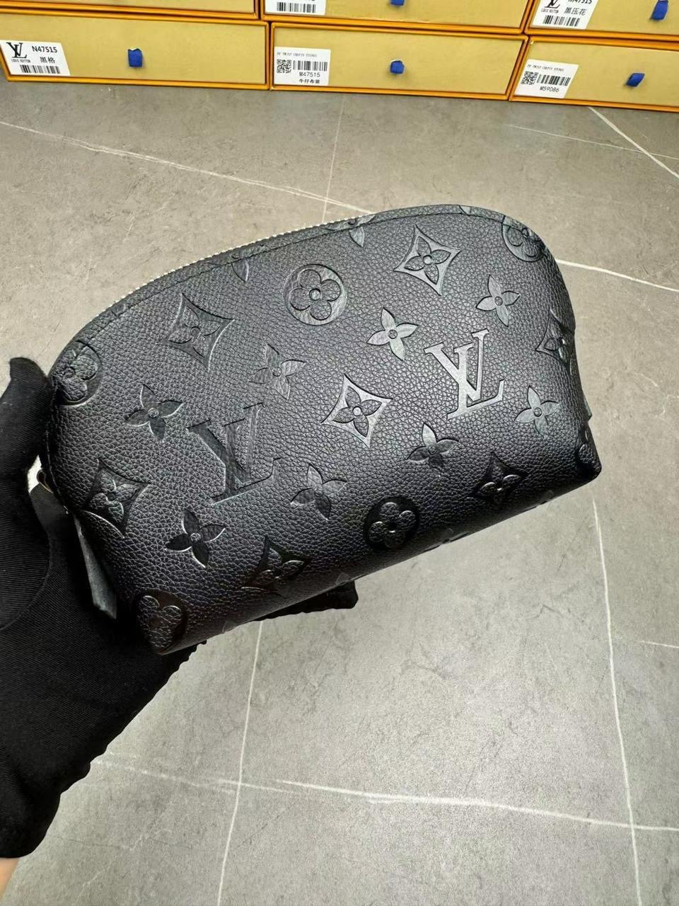 Lv wallet - make up bag