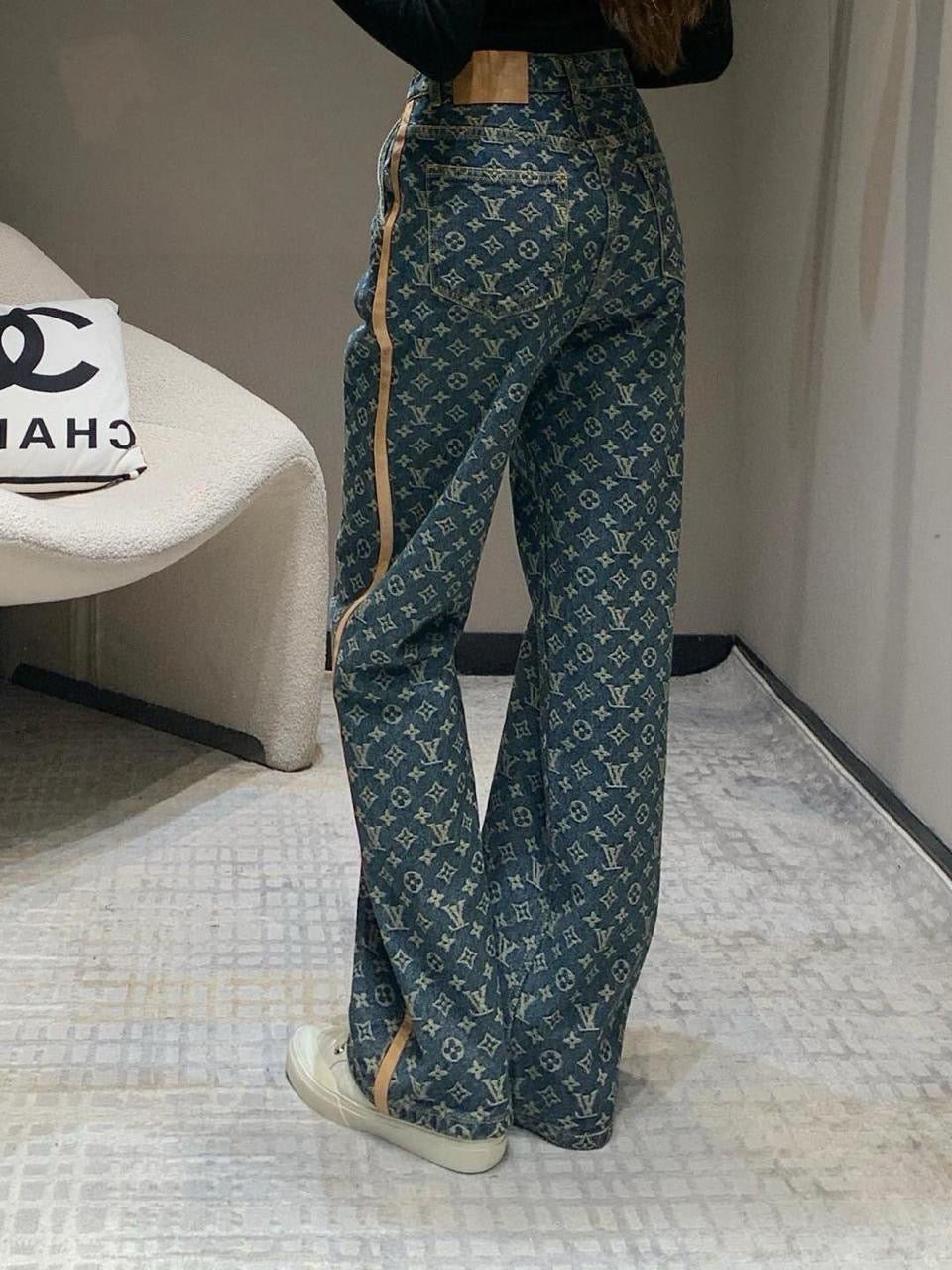 Lv pants