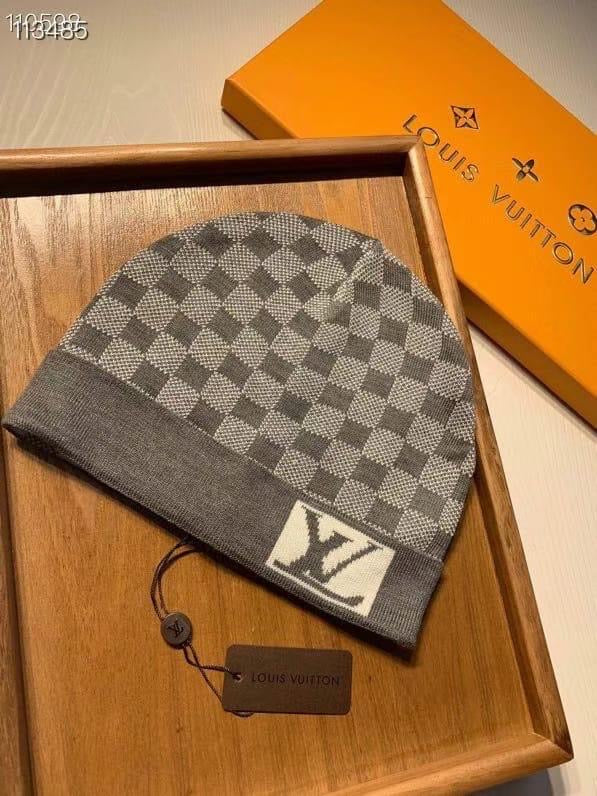 Lv hat