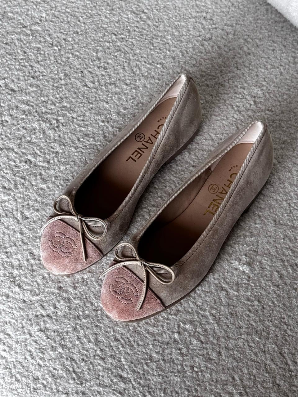 Chanel ballerina suede