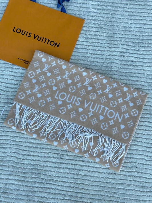 Lv scarf