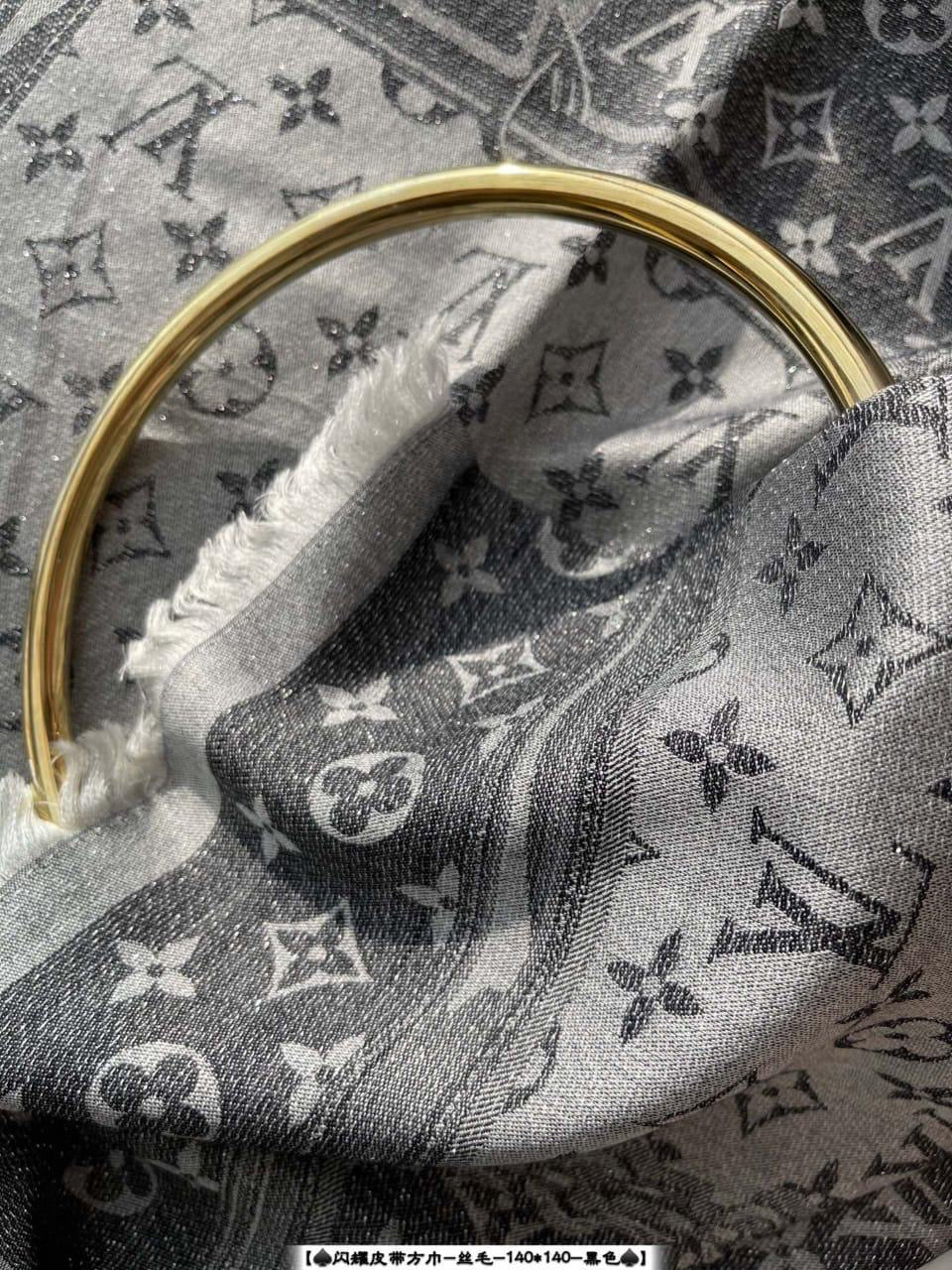 Lv scarf 140x140