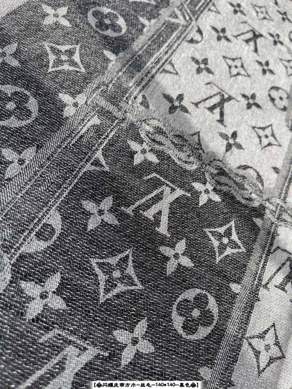 Lv scarf 140x140