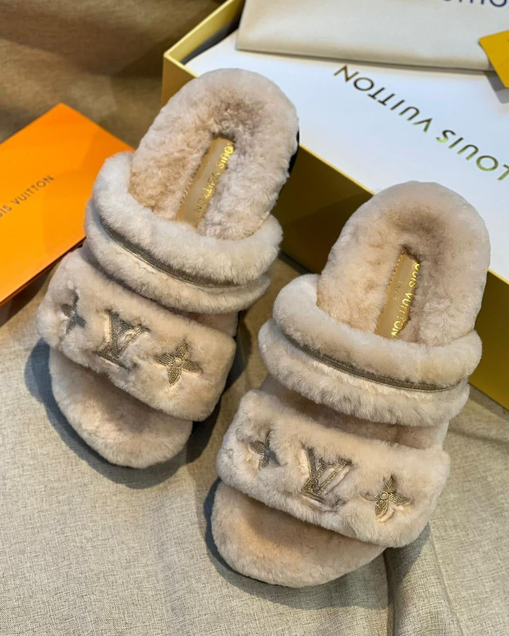 Lv slippers with fur