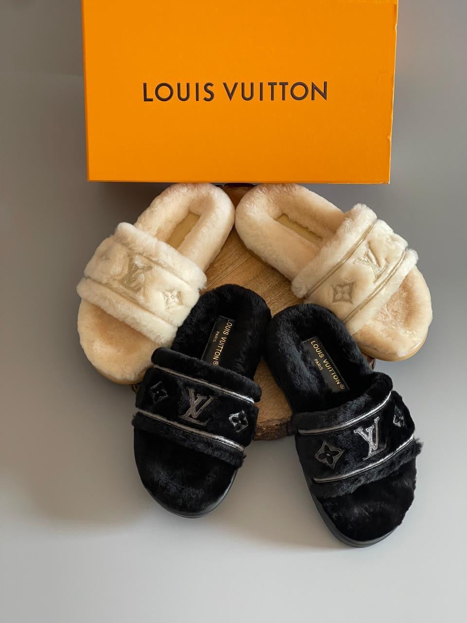 Lv slipper with fur