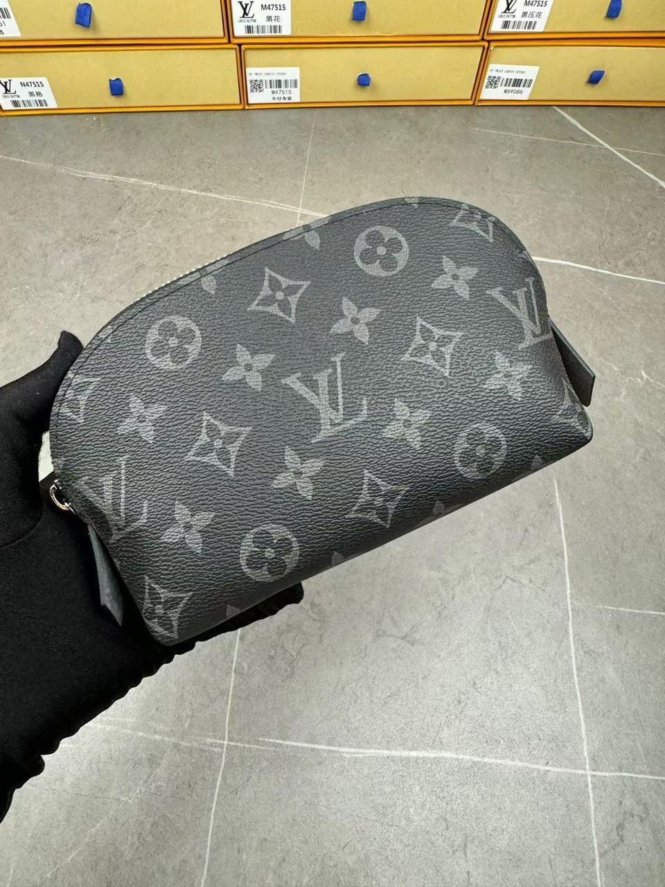 Lv wallet - make up bag