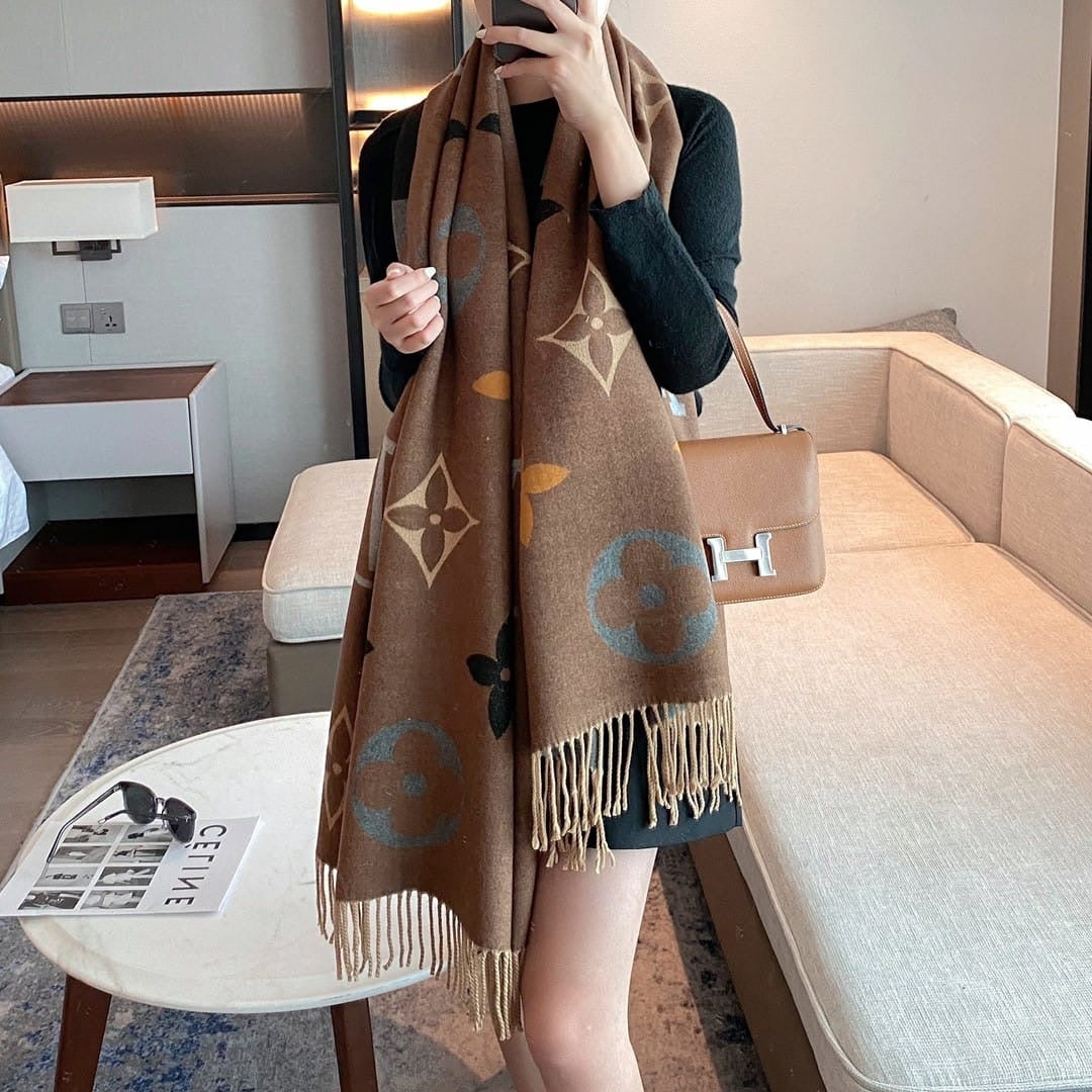 Lv scarf