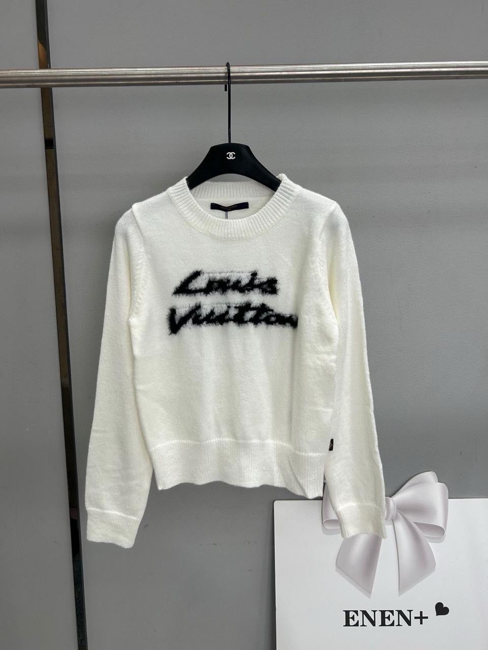 Lv sweater