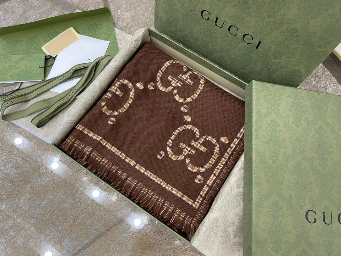 Gucci scarf