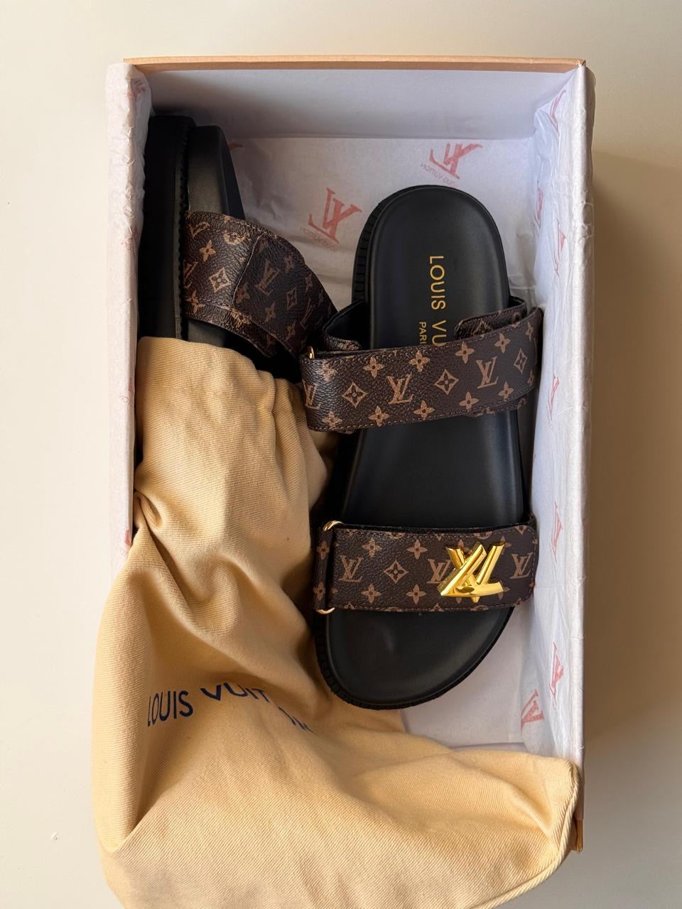 Lv slippers