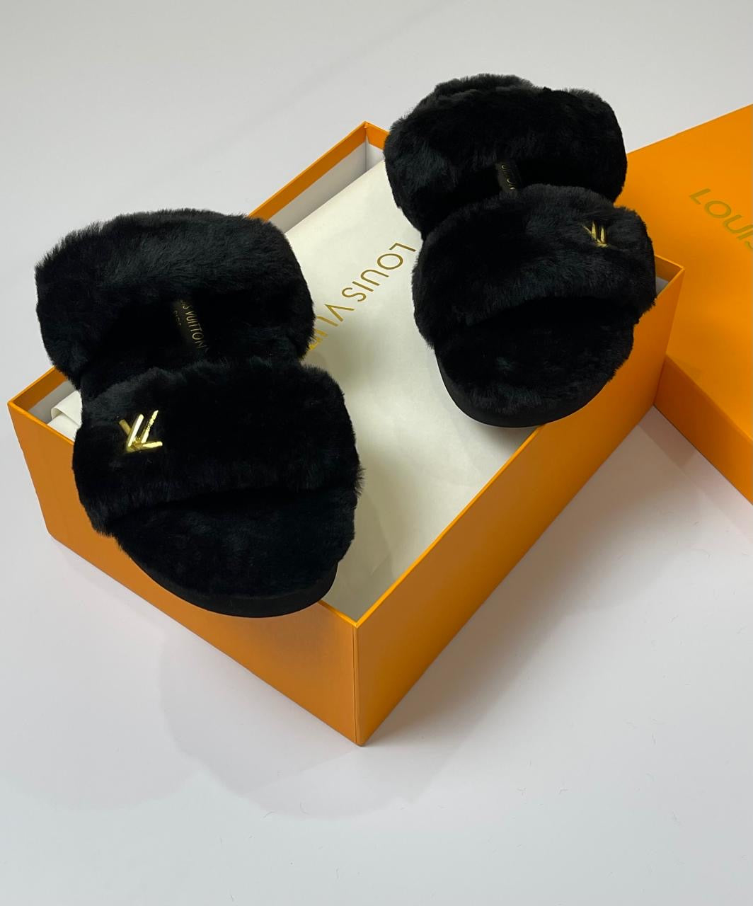 Lv slippers - with fur