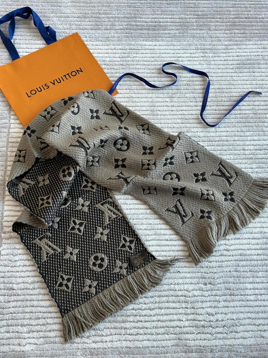 Lv scarf