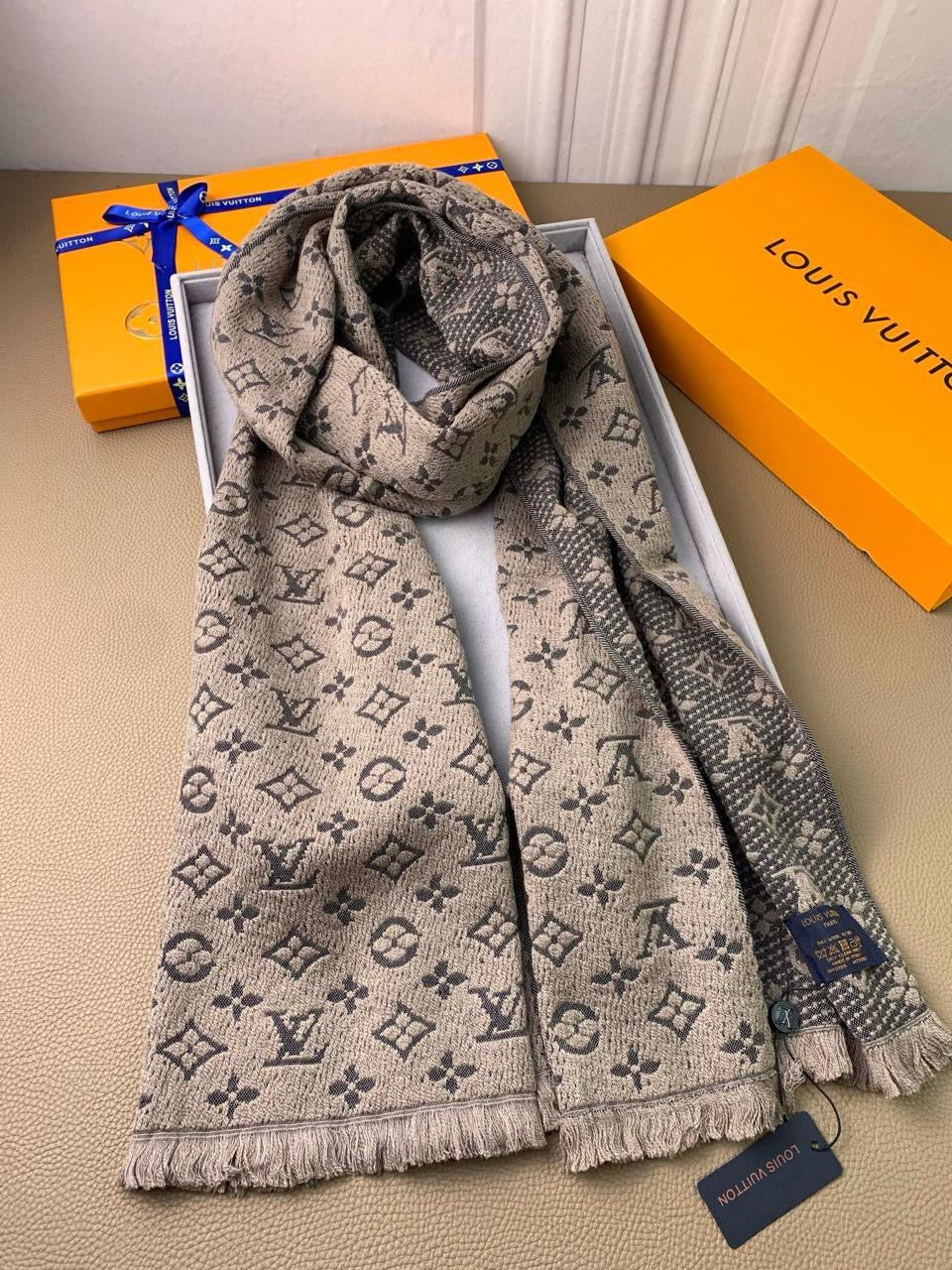 Lv scarf