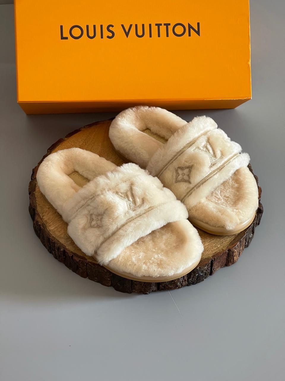 Lv slipper with fur