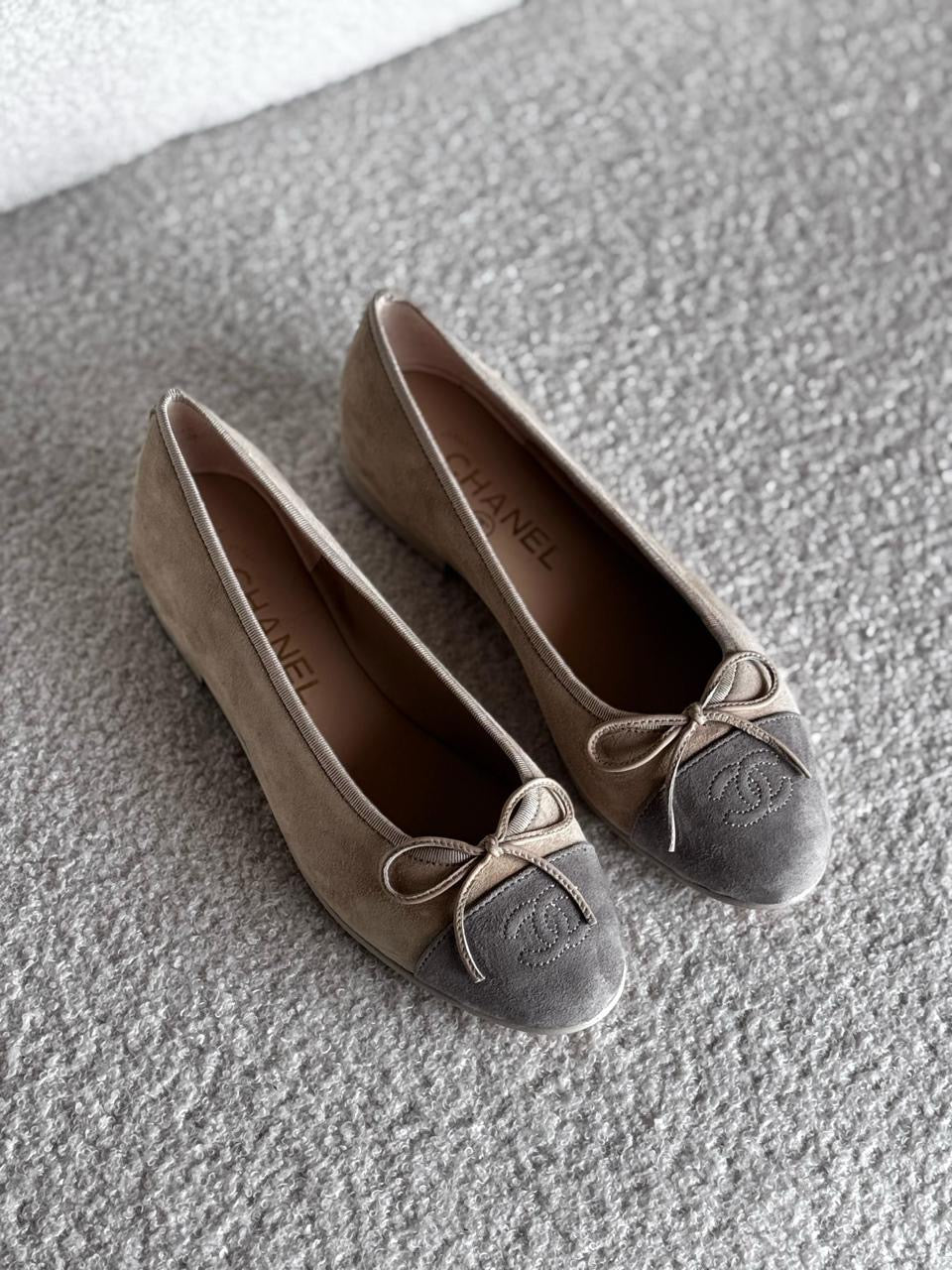 Chanel ballerina suede