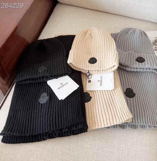 Moncler scarf & hat