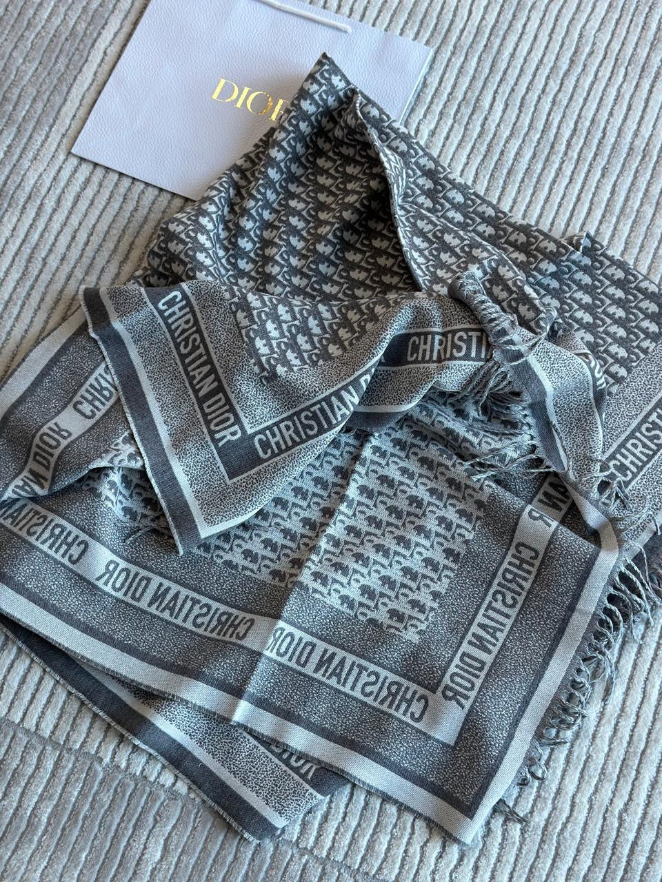 Dior scarf 140 x 140 cm