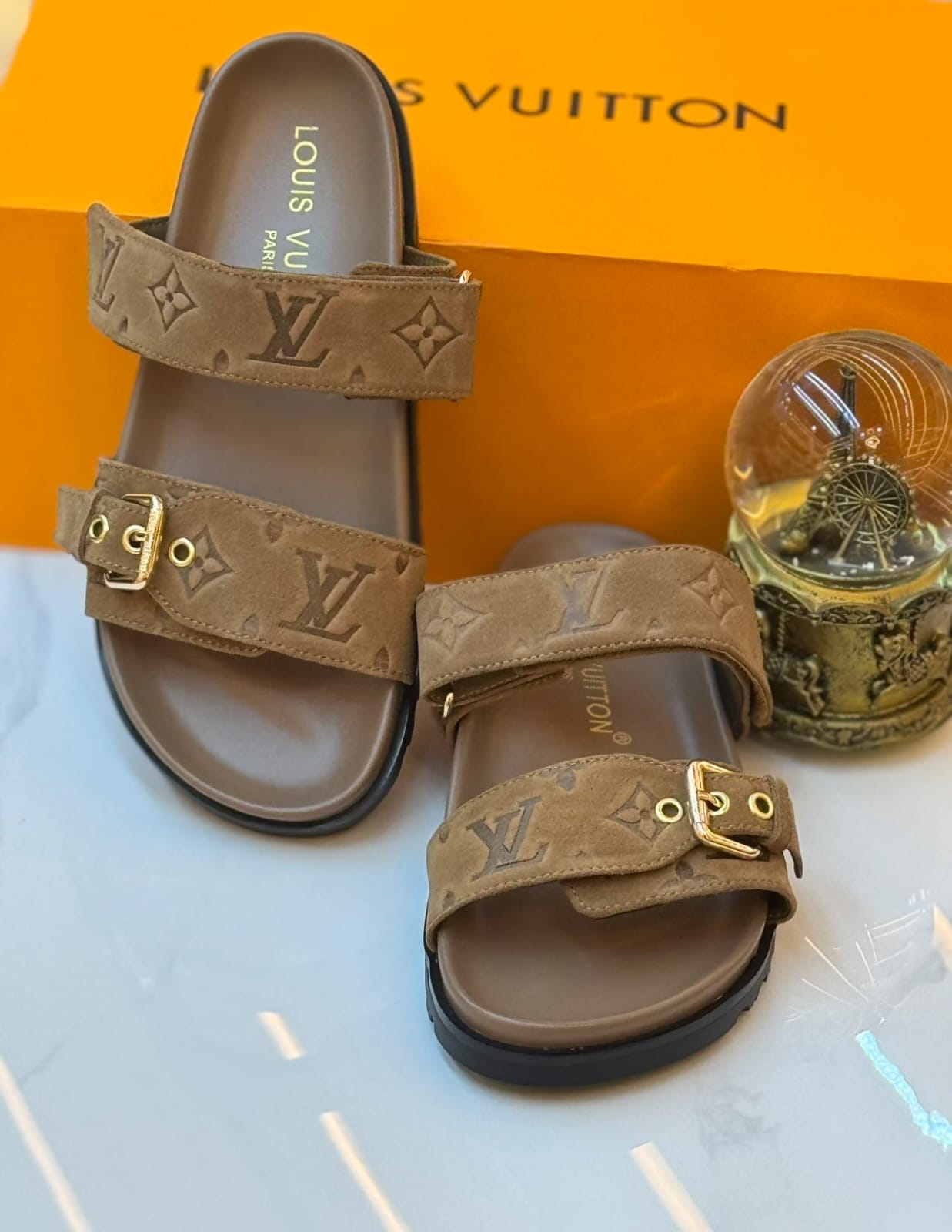 Lv slippers