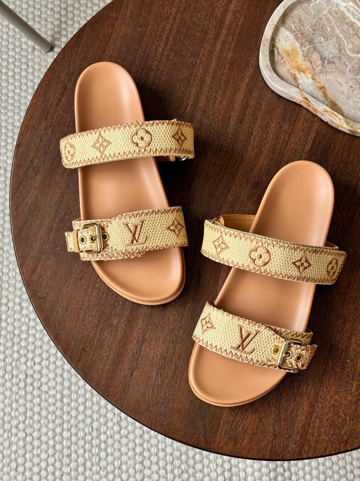 Lv slippers