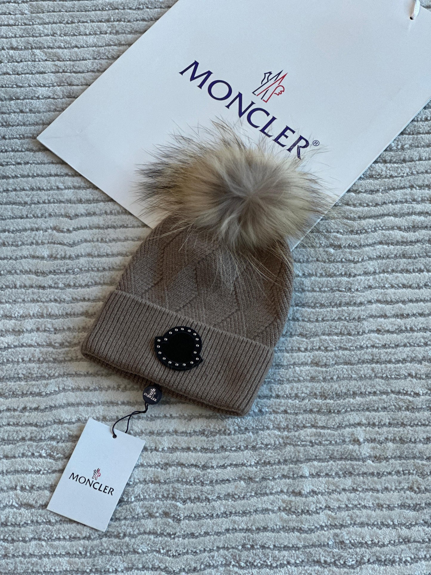 Moncler hat