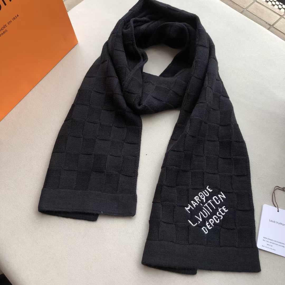 Lv scarf