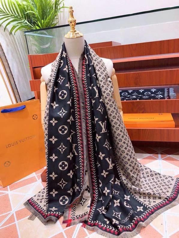 Lv scarf