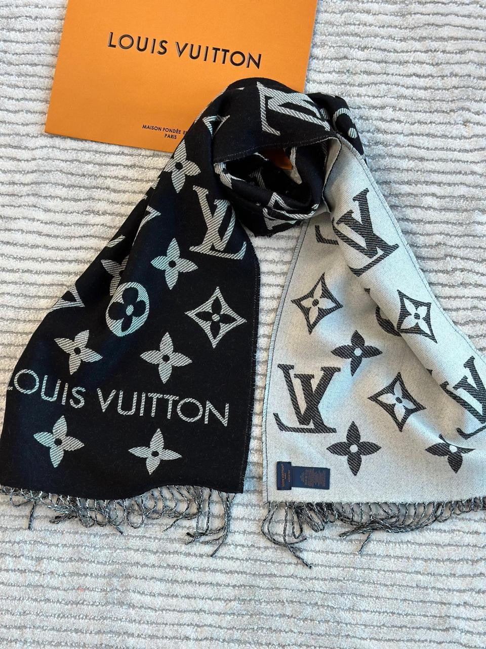 Lv scarf 180x30 cm