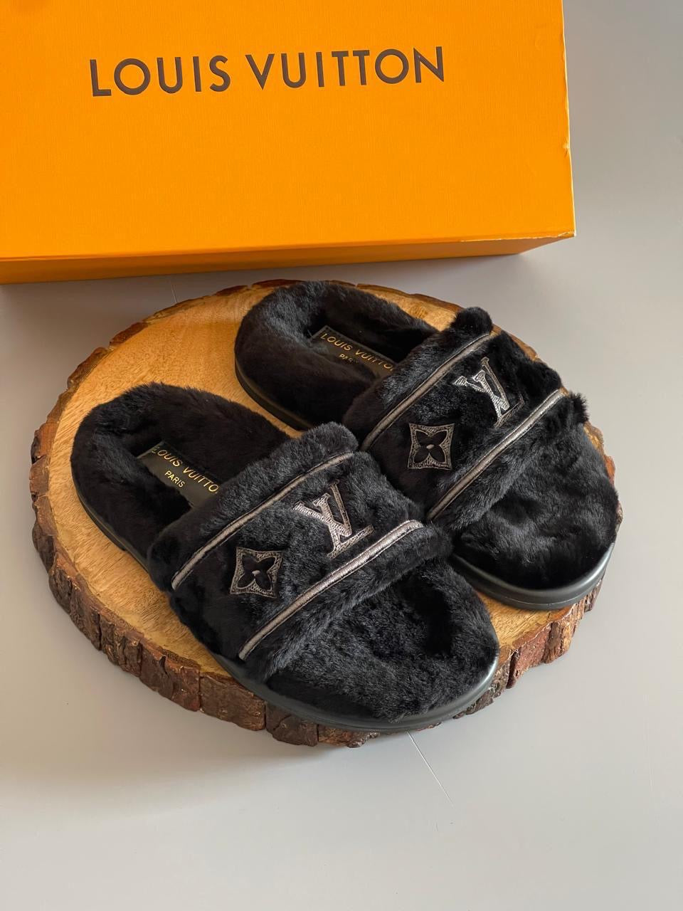 Lv slipper with fur