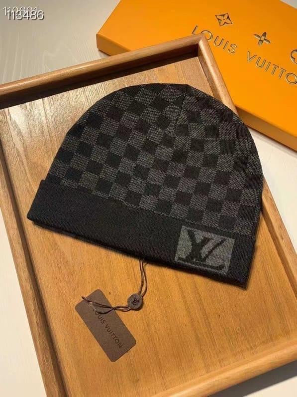 Lv hat